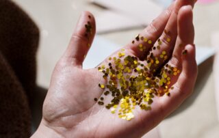 Glitter hands