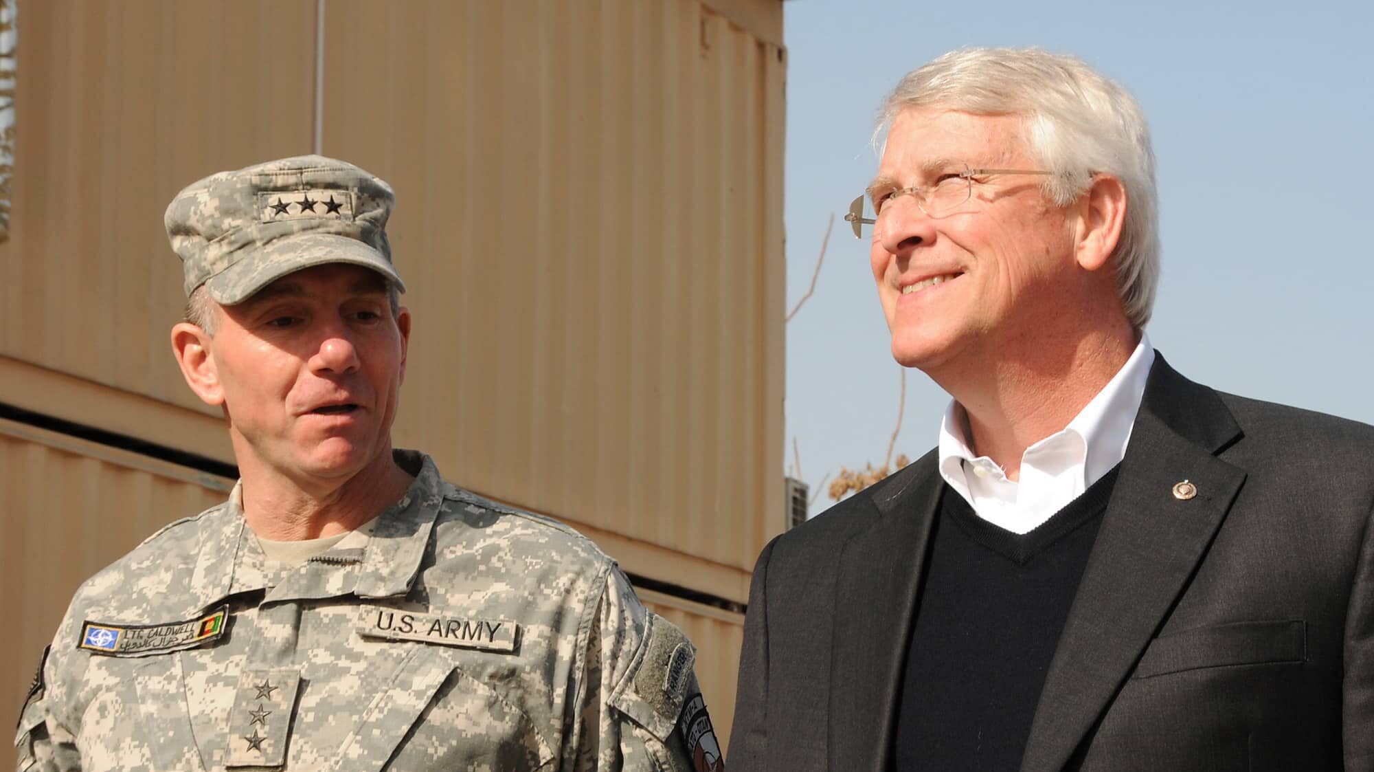 Lt. general Caldwell talks to Senator Roger Wicker during a tour.