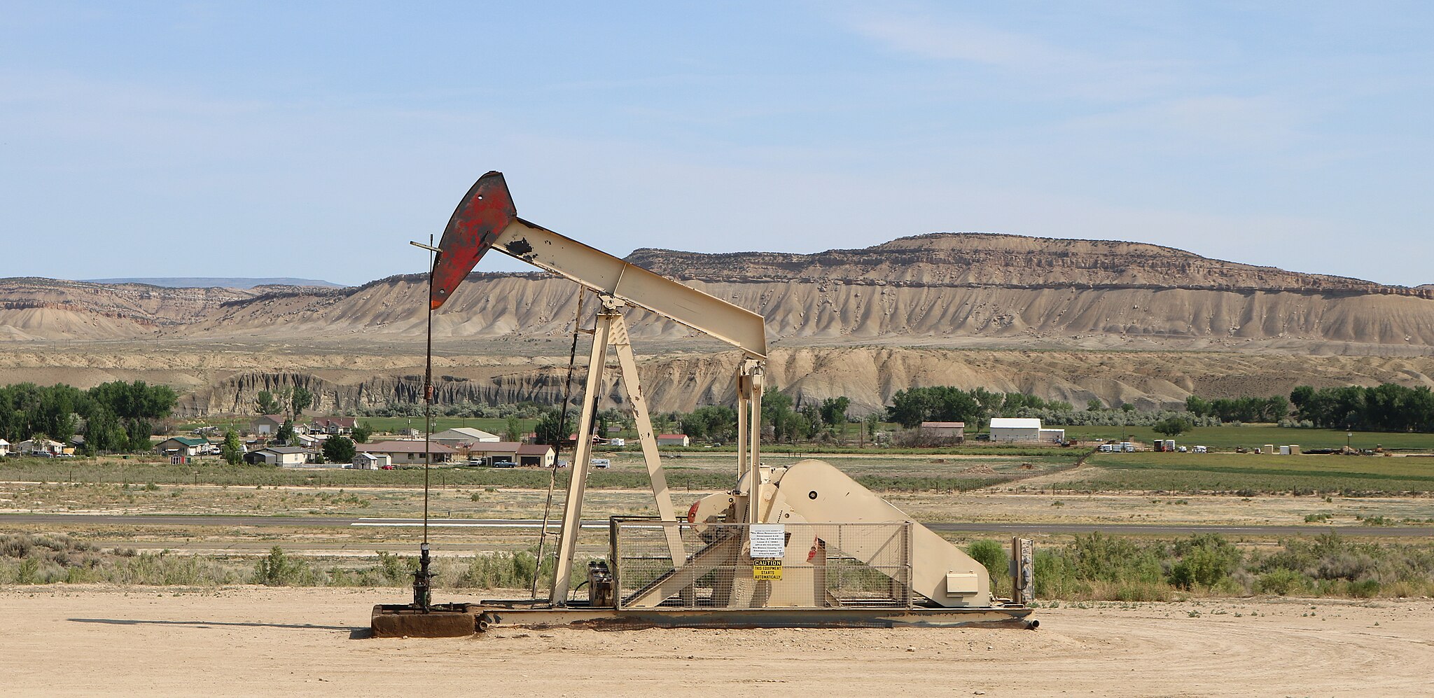 2048px Oil well in Rangely Colorado