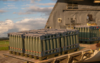 155 mm artillery ammunition carried by air transport