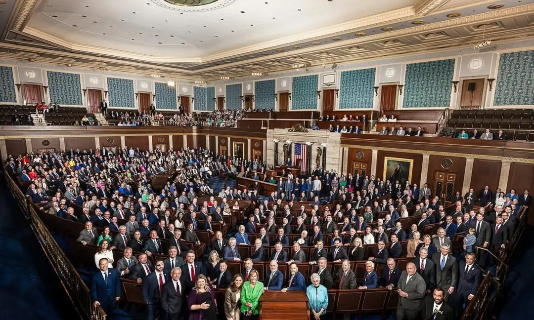 The 119th Congress poses for a group shot in the House Chamber